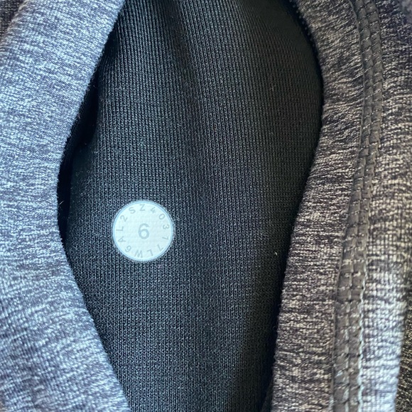 Heathered Black Crop - Picture 7 of 7